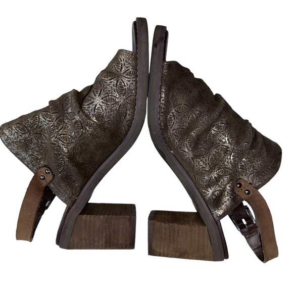 Naughty Monkey Bronze Nyxx Leather Cut-out Open Toe Mules - Picture 6 of 11